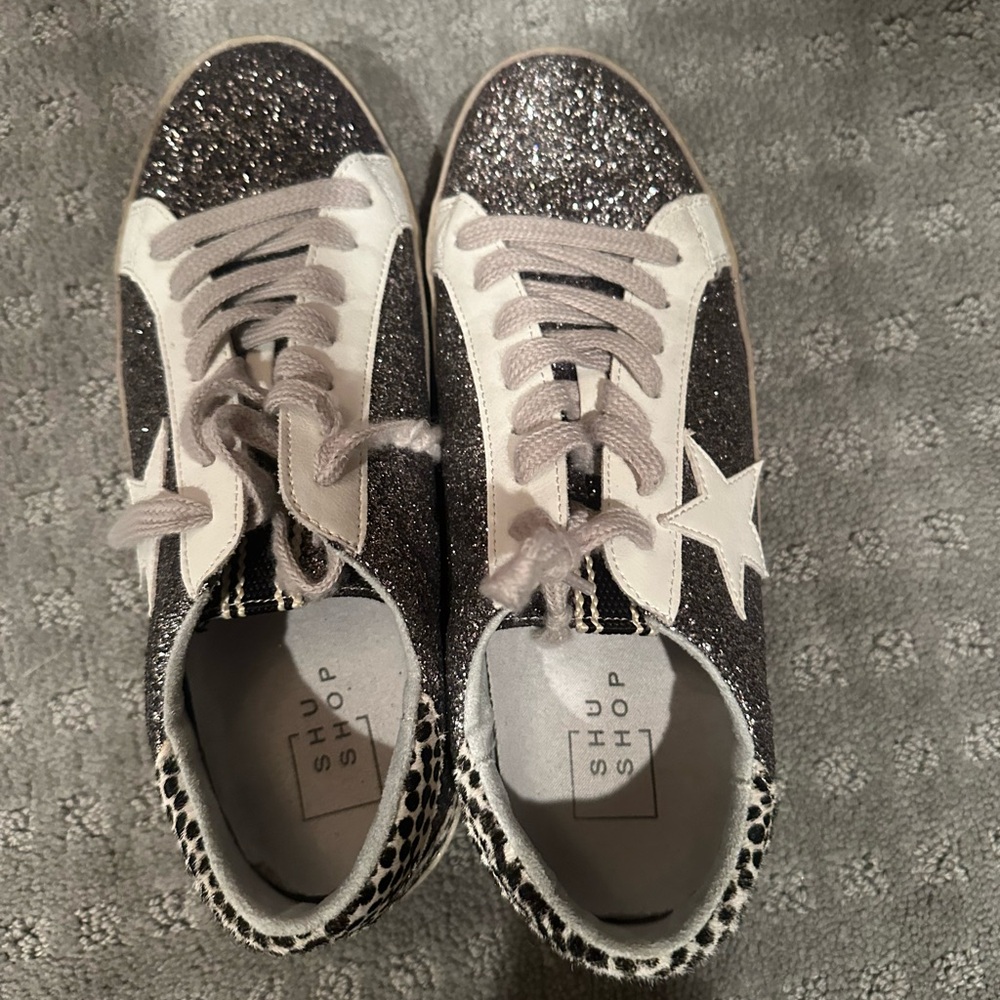 ShuShop Women's Glitter Sneakers - Black and White